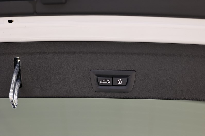 Bmw X6 xDrive 40i 333hk Innovation Edition Pano H/K HUD 360° Display Key