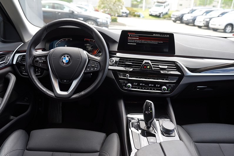 BMW 520d Touring MHEV 190hk Sport Line Cockpit Navi B-kamera