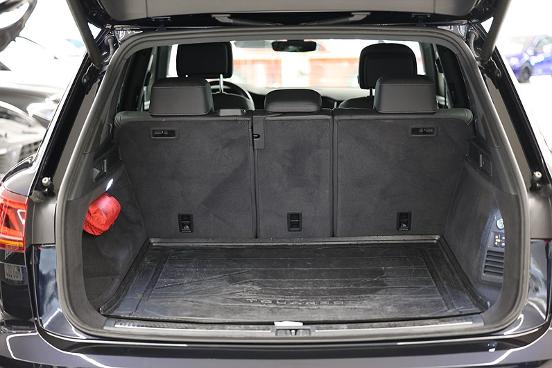 Volkswagen Touareg V6 TDI 4M 286hk R-Line Executive Pano Drag MOMS