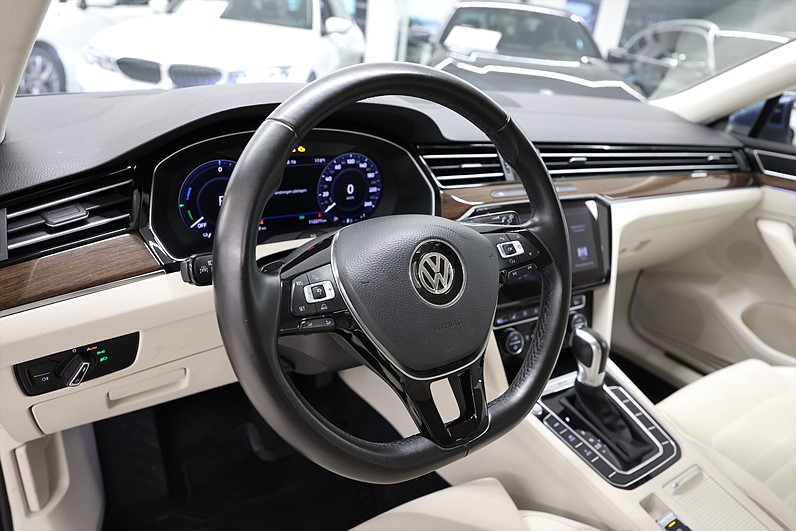 Volkswagen Passat GTE 218hk Business Cockpit Värmare Drag B-kamera