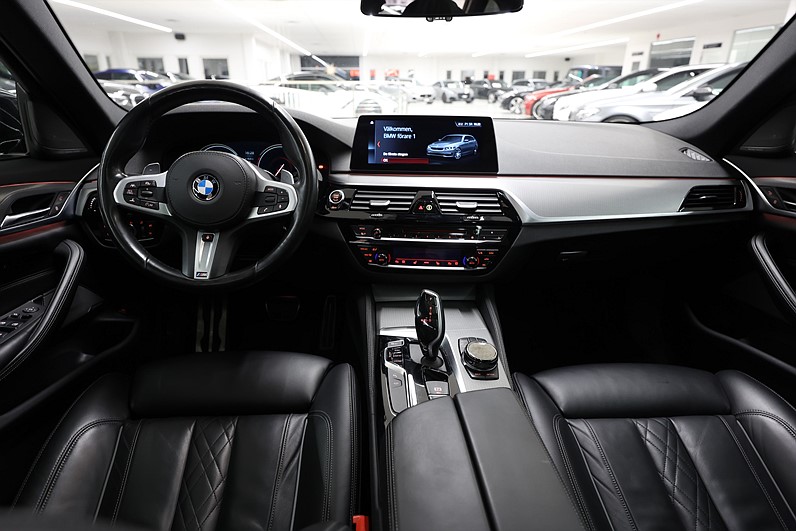 BMW 540d xDrive Touring 320hk M Sport Innovation Pano Fri Service