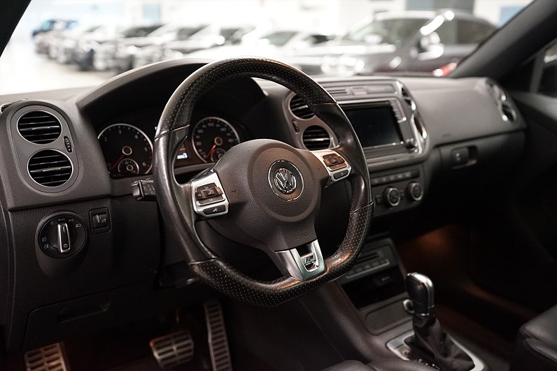 Volkswagen Tiguan 2.0 TDI 4M 184hk R-Line Premium Pano Värmare