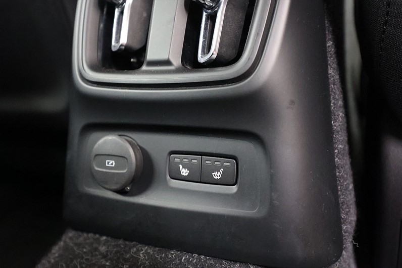 Volvo XC40 T5 Recharge 262hk Momentum Värmare Drag