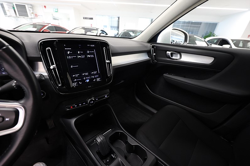 Volvo XC40 T5 Recharge 262hk Momentum Värmare Drag