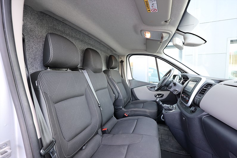 Renault Trafic 1.6 dCi 140hk L2H1 Formula Edition Värmare Drag