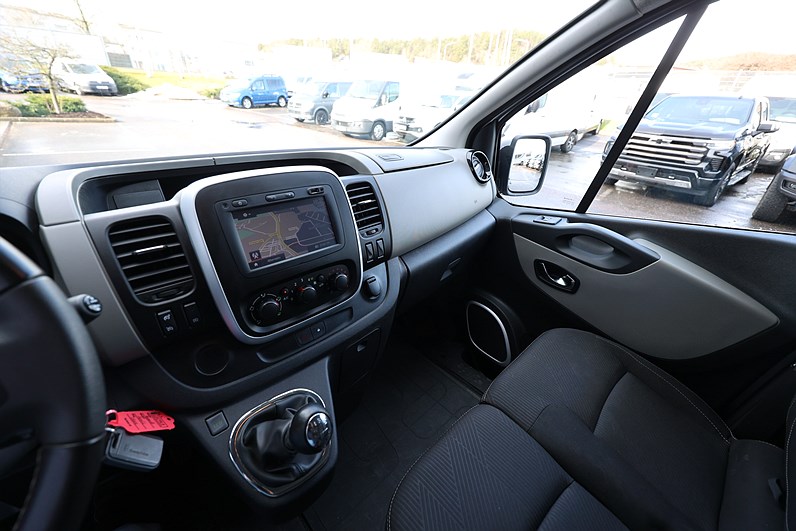 Renault Trafic 1.6 dCi 140hk L2H1 Formula Edition Värmare Drag