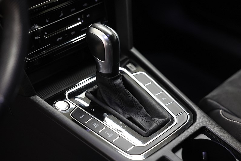 Volkswagen Passat GTE 218hk Executive Drag Carplay MOMS