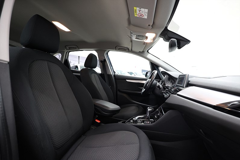 BMW 220d xDrive Active Tourer 190hk Advantage B-kamera Keyless Hifi Drag