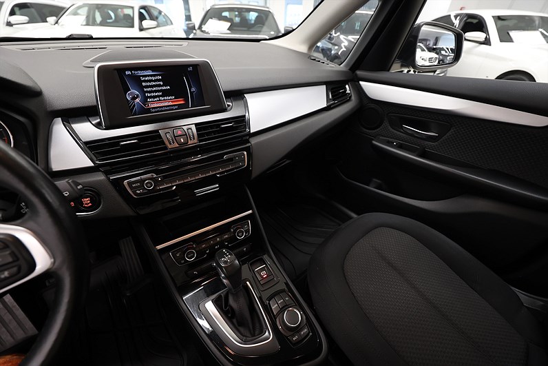 BMW 220d xDrive Active Tourer 190hk Advantage B-kamera Keyless Hifi Drag