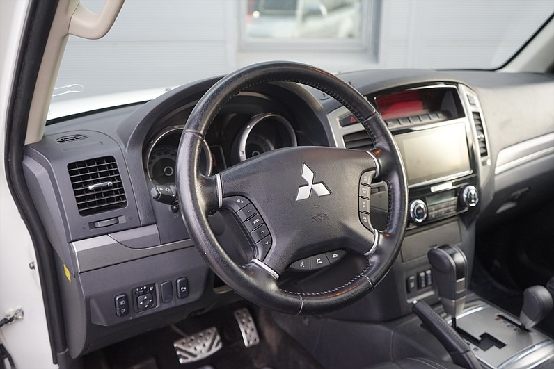Mitsubishi Pajero Wagon 3.2 DI-D 200hk Business 7-SITS Skinn Drag