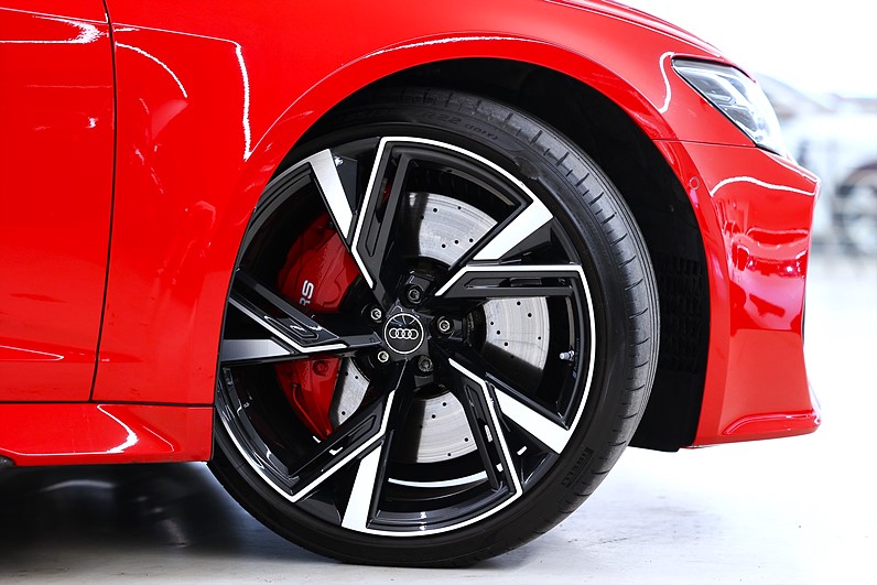 Audi RS6 Avant 4.0 TFSI Q 600hk Pano B&O Kolfiber HUD Drag
