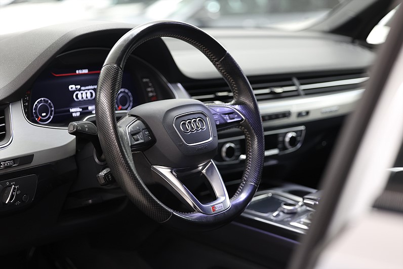 Audi Q7 3.0 TDI Q 272hk S-Line BOSE 7-sits Cockpit Värmare