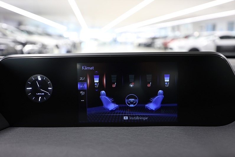 Lexus UX 300e 204hk Executive Skinn Carplay Årsskatt 360kr