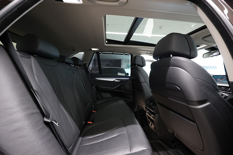 Bmw X5 xDrive 40d 313hk Pano H/K Shadow Line Drag Värmare