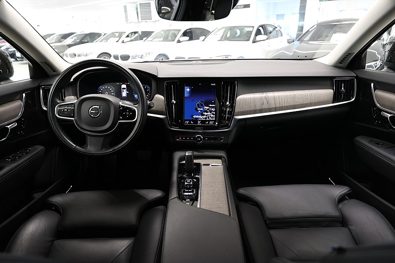 Volvo V90 Cross Country B5 AWD 250hk Momentum H/K Skinn Keyless