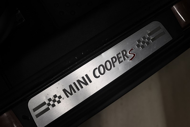 MINI Cooper S Countryman 184hk Chili PDC Skinn