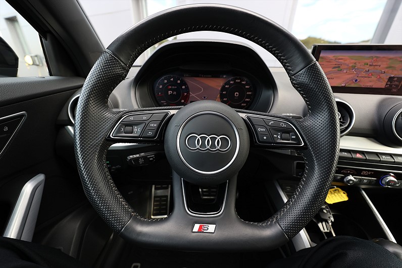 Audi SQ2 TFSI quattro 300hk Exclusive B&O Optikpaket Cockpit