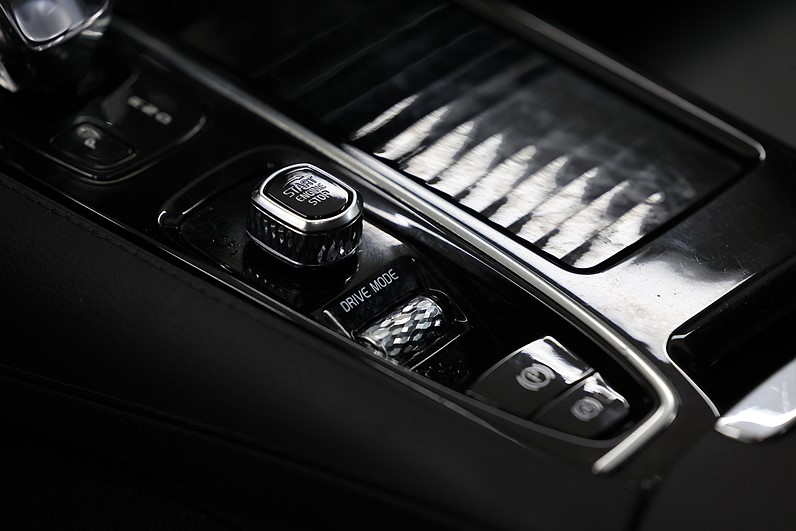Volvo V60 Recharge T6 AWD Inscription HUD Skinn Värmare LEASBAR