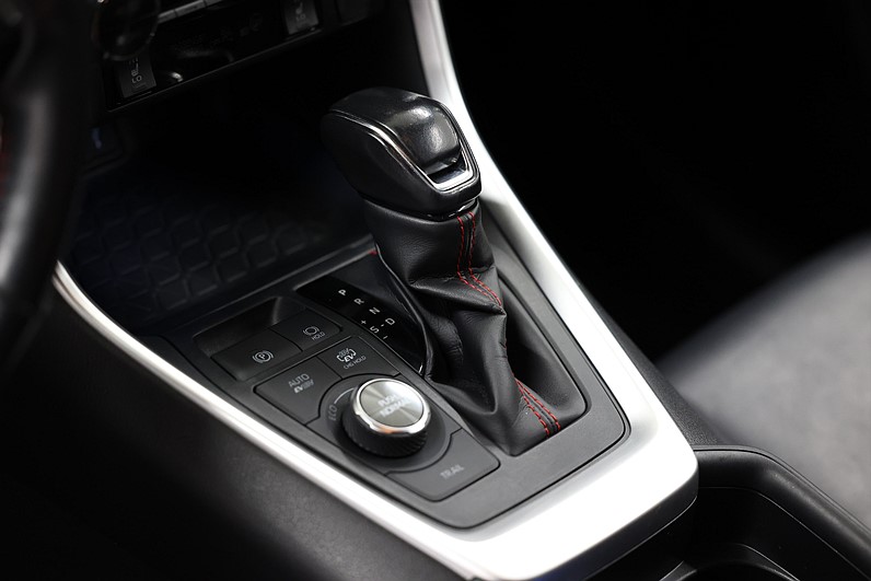 Toyota RAV4 Plug-in Hybrid 306hk AWD Active Keyless Drag MOMS