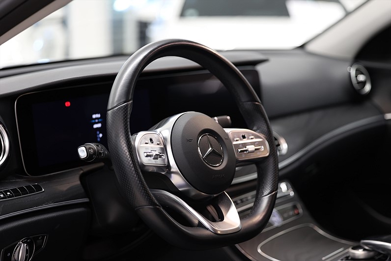 Mercedes-Benz E 220 d T 4M 194hk AMG Widescreen Värmare Drag