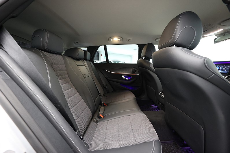 Mercedes-Benz E 220 d T 4M 194hk AMG Widescreen Värmare Drag