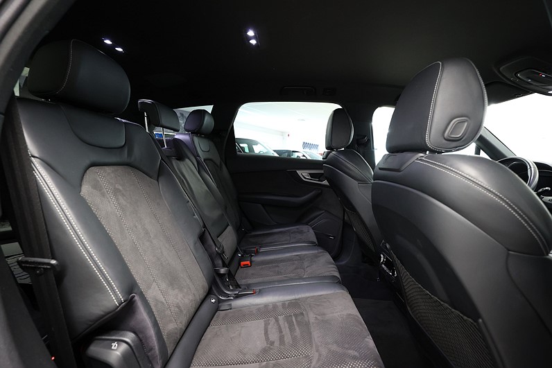 Audi Q7 3.0 TDI Q 272hk S-Line 7-sits BOSE HUD Night vision Cockpit