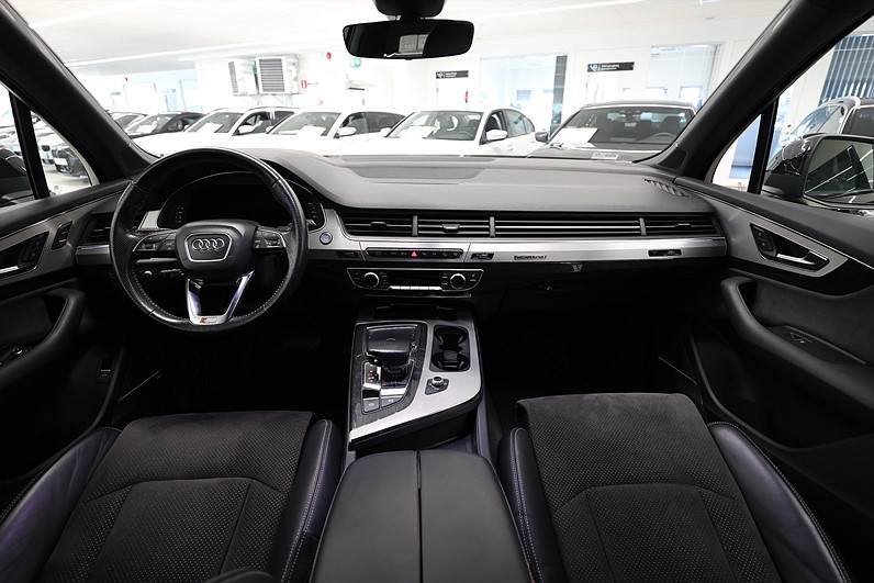 Audi Q7 3.0 TDI Q 272hk S-Line 7-sits BOSE HUD Night vision Cockpit