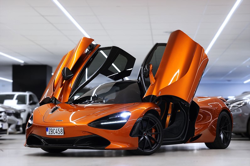McLaren 720S Coupé Performance MSO Carbon Fibre B&W