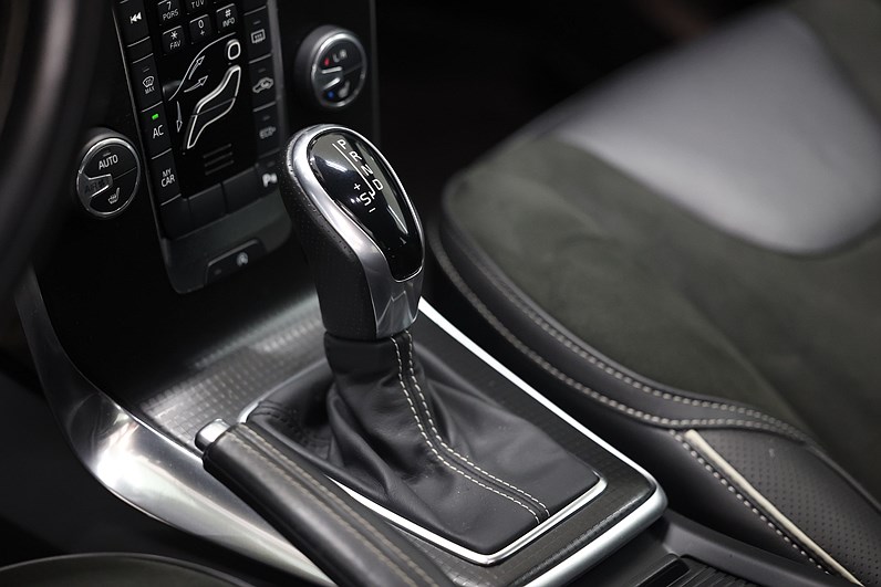 Volvo V40 T4 190hk R-Design Business Adv B-kamera Navi Keyless