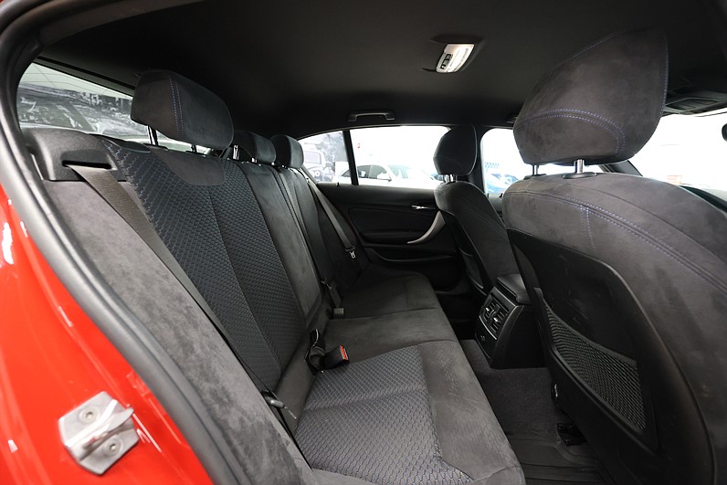 BMW 118i 136hk M Sport Shadow Line Hifi PDC Årskatt 536:-