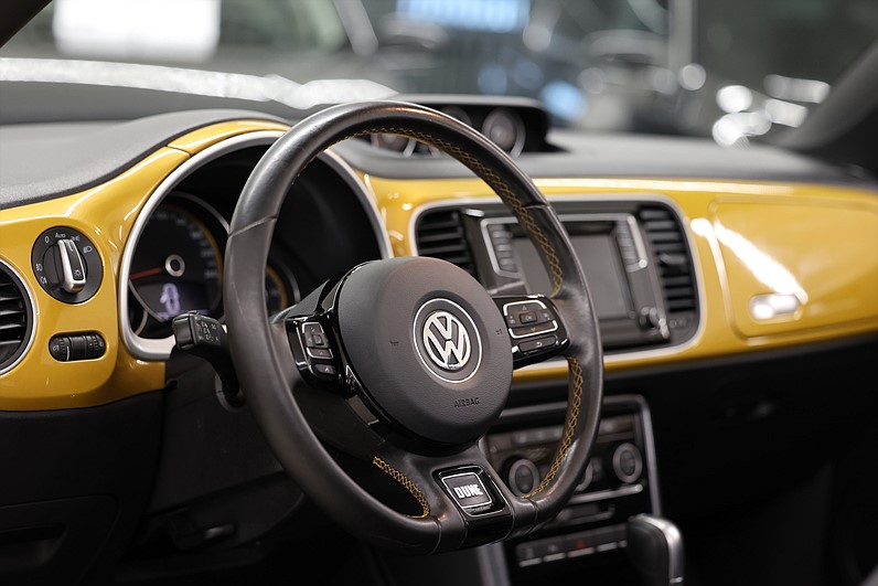 Volkswagen Beetle Cabriolet 1.4 TSI 150hk Dune B-kamera Carplay