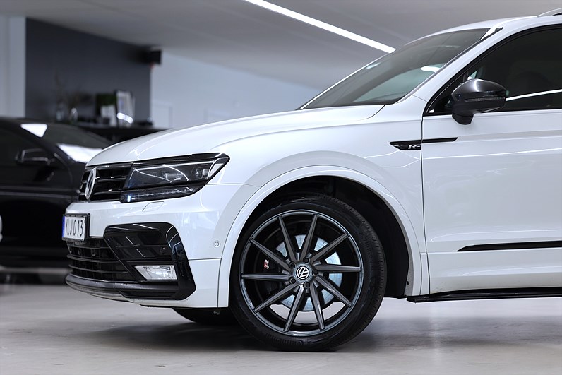 Volkswagen Tiguan 2.0 TDI 4M 190hk R-Line Cockpit HUD Dynaudio