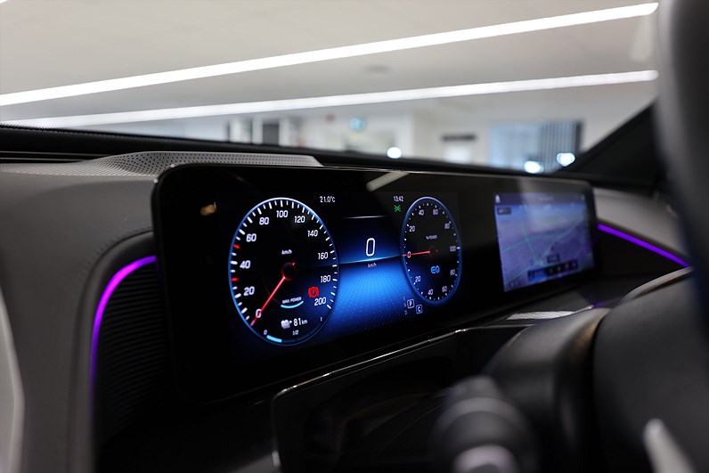 Mercedes-Benz EQC 400 4M AMG Premium Plus LEASBAR Drag