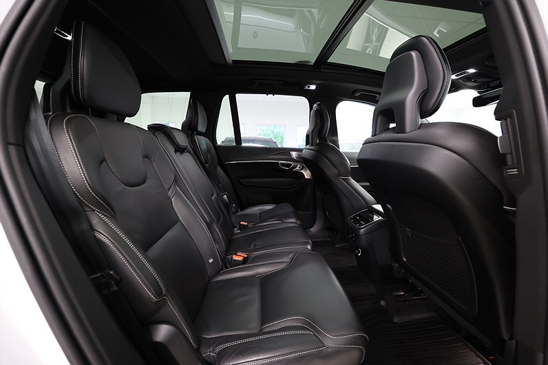 Volvo XC90 D5 AWD 235hk R-Design HUD Pano B&W Drag Luftfjädring