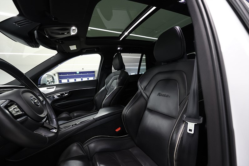 Volvo XC90 D5 AWD 235hk R-Design HUD Pano B&W Drag Luftfjädring