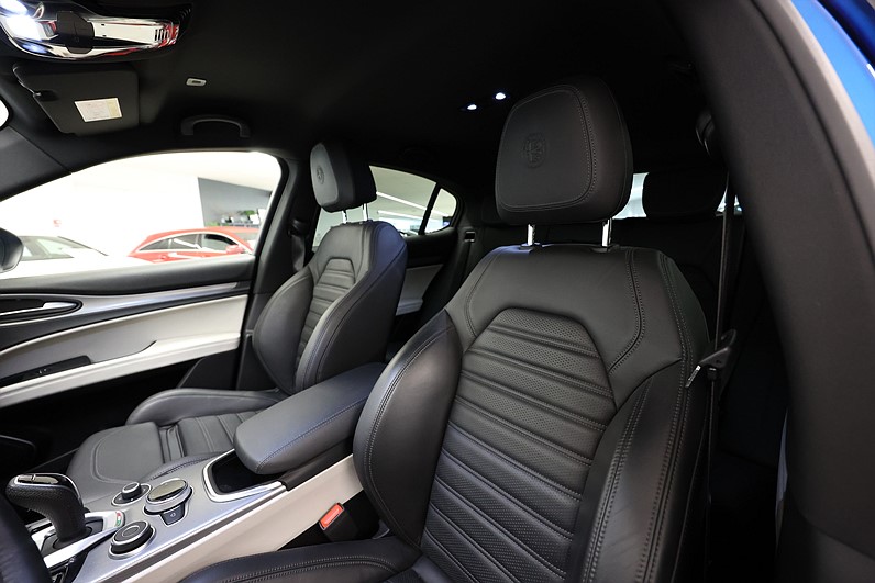 Alfa Romeo Stelvio 2.0 AWD 280hk Veloce H/K Navi Keyless B-kamera