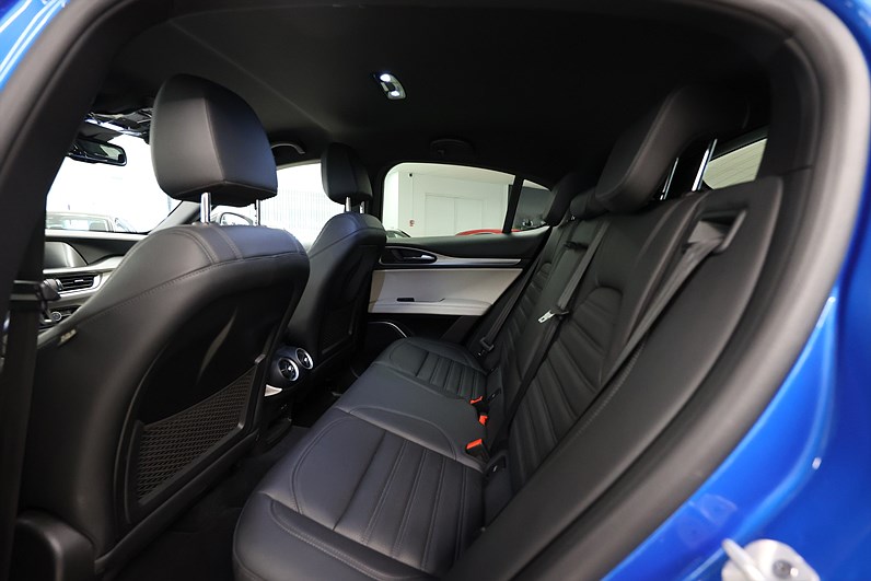 Alfa Romeo Stelvio 2.0 AWD 280hk Veloce H/K Navi Keyless B-kamera