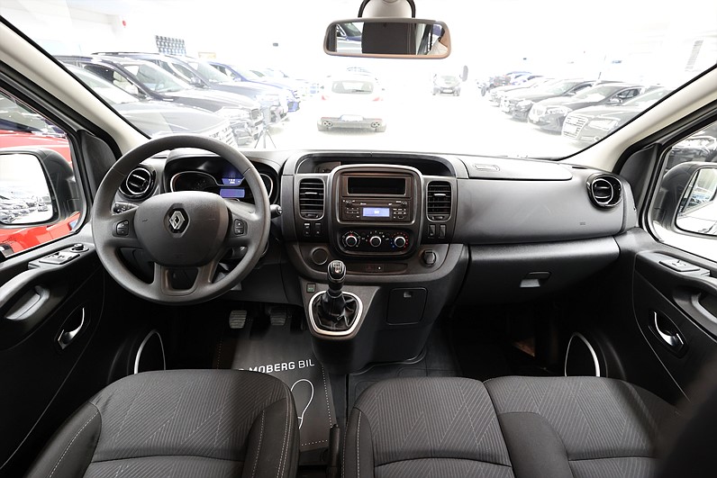 Renault Trafic Grand Kombi 2.0 dCi 120hk 9-Sits Värmare Drag PDC MOMS