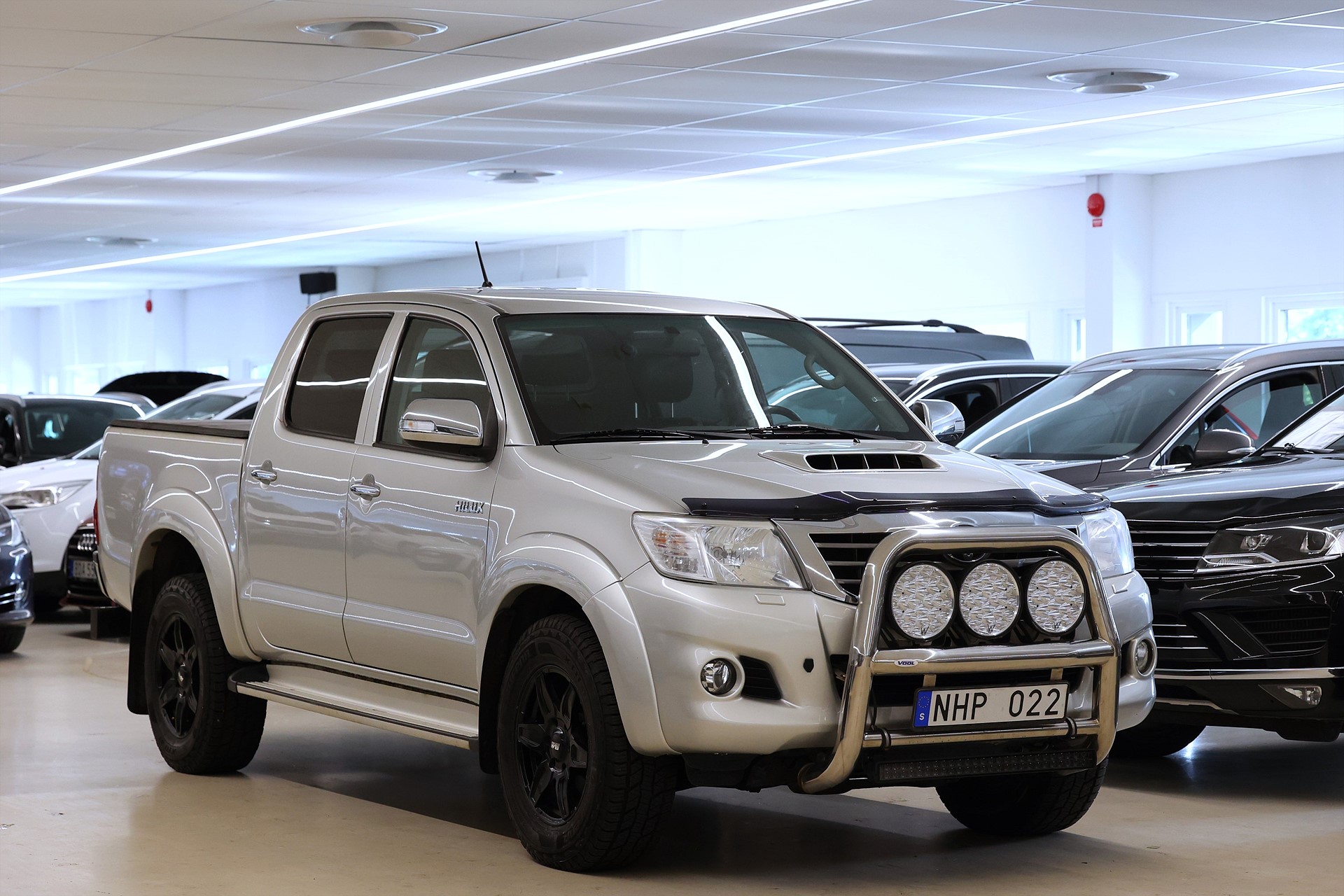 Toyota Hilux 3.0 D-4D 4x4 171hk Skinn Frontbåge Flaklock Drag