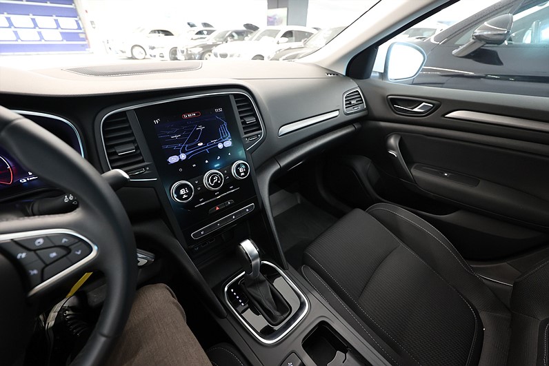 Renault Mégane E-TECH Plug-in 160hk ZEN Navi Värmare PDC