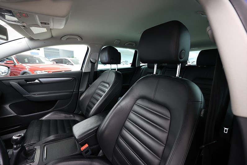 Volkswagen Passat 2.0 TDI Variant 140hk Premium Skinn Drag