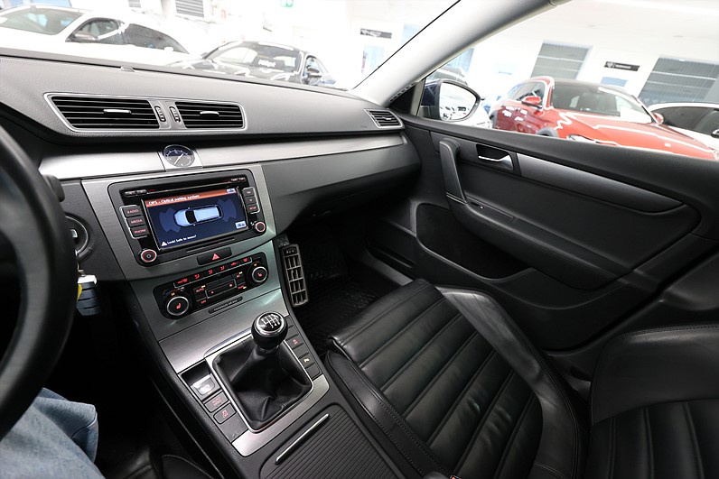 Volkswagen Passat 2.0 TDI Variant 140hk Premium Skinn Drag
