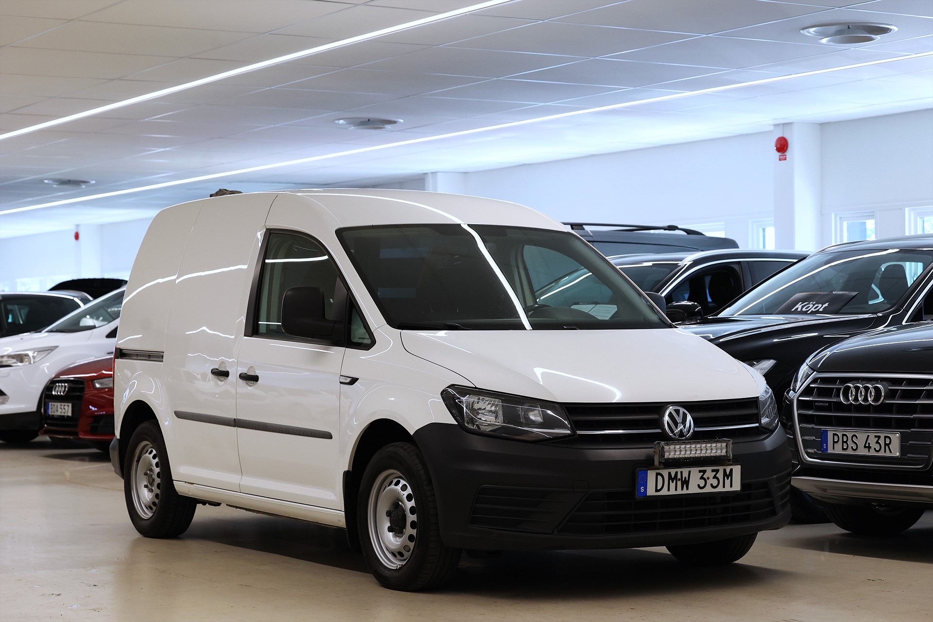 Volkswagen Caddy 2.0 TDI 102hk V-inrett Värmare Drag MOMS