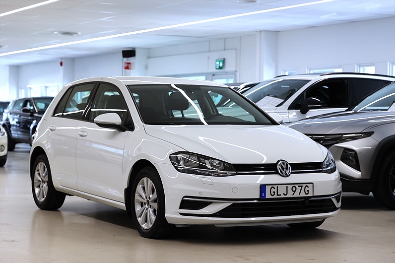 Volkswagen Golf 1.6 TDI 115hk Komfort PDC Värmare Carplay