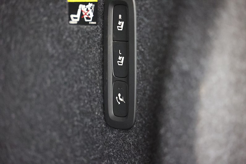 Volvo XC40 D3 AWD 150hk Momentum Drag Värmare PDC