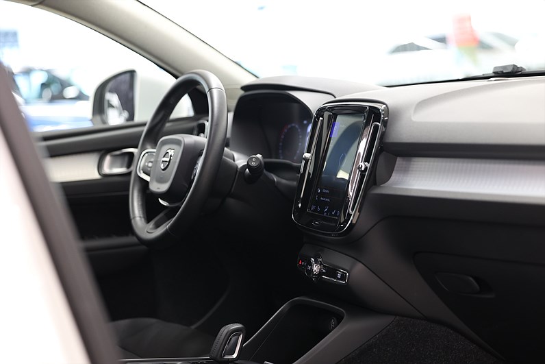 Volvo XC40 D3 AWD 150hk Momentum Drag Värmare PDC
