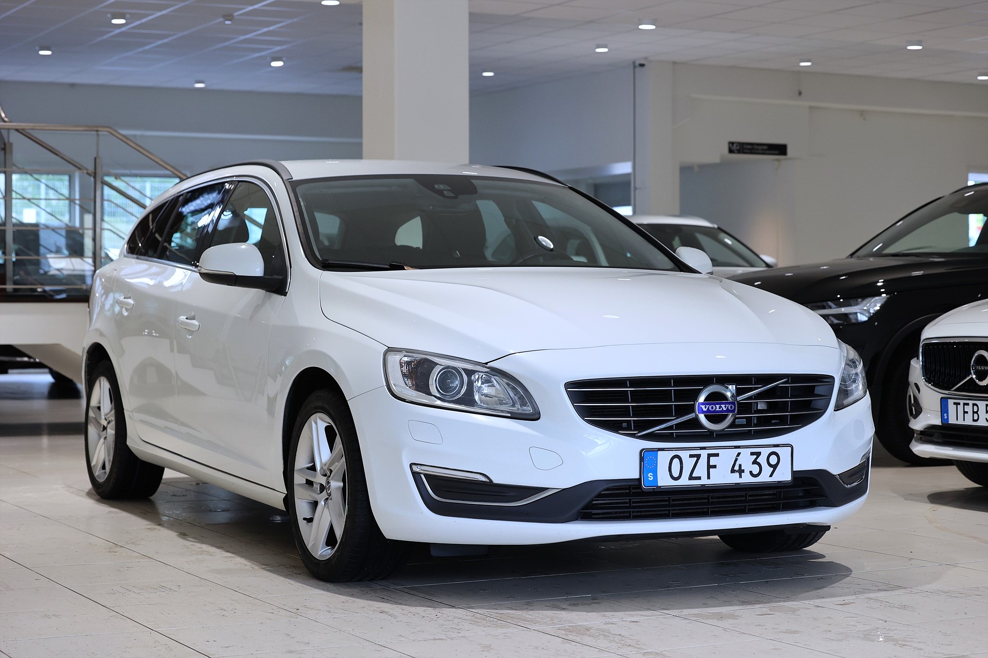 Volvo V60 T3 152hk Momentum VOC Värmare PDC Årsskatt 888kr