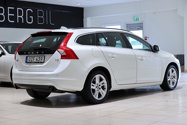 Volvo V60 T3 152hk Momentum VOC Värmare PDC Årsskatt 888kr