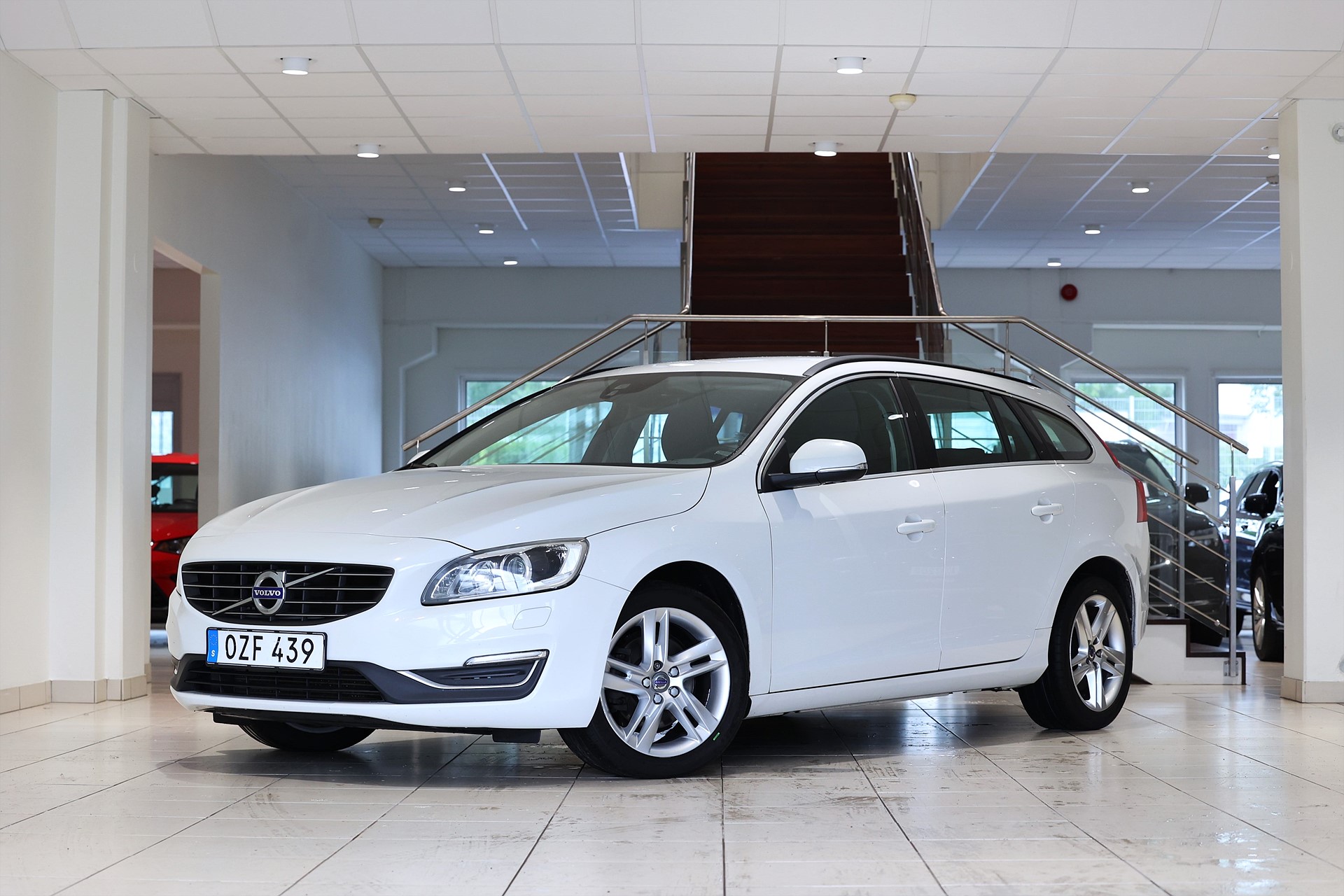 Volvo V60 T3 152hk Momentum VOC Värmare PDC Årsskatt 888kr