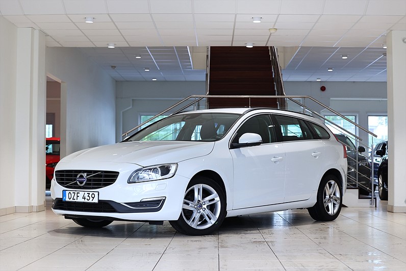 Volvo V60 T3 152hk Momentum VOC Värmare PDC Årsskatt 888kr